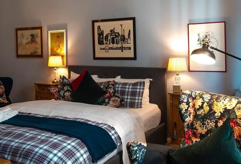 Номер Deluxe, Ratiu House