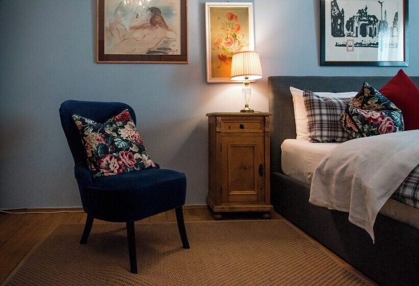 Номер Deluxe, Ratiu House