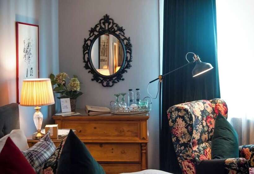 Номер Deluxe, Ratiu House