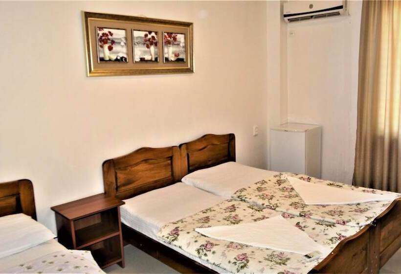 اتاق استاندارد سه تخته با بالکن, Ritsa