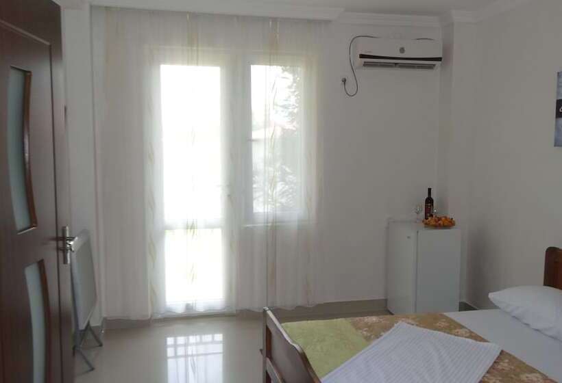 2-Bedroom Classic Apartment, Ritsa