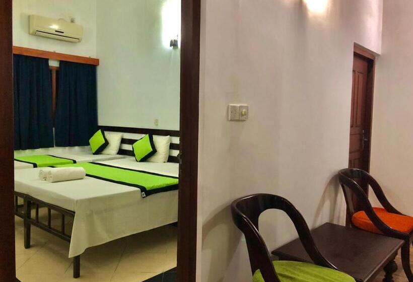اتاق راحتی سه تخته, Sundowners Guesthouse
