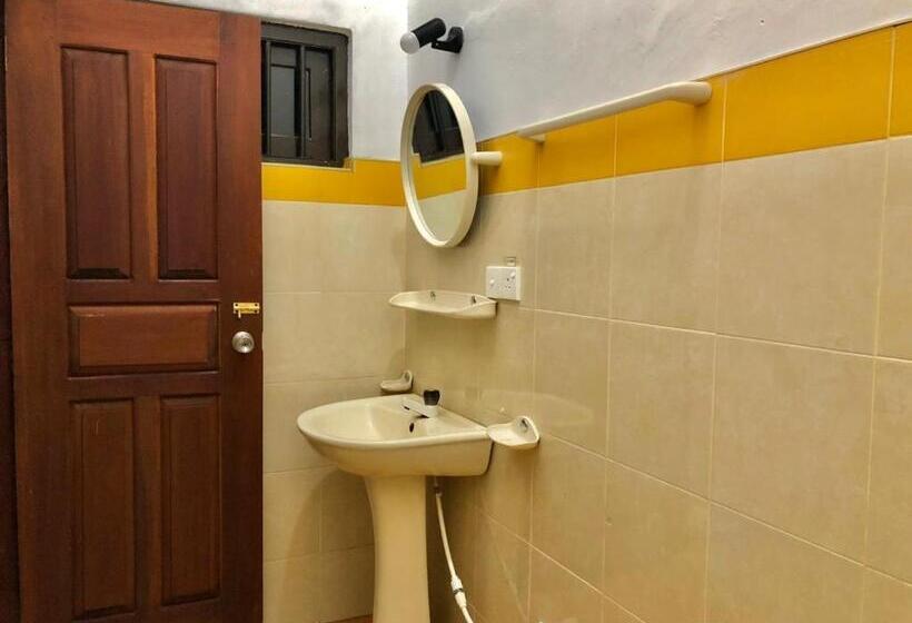 Habitación Triple Estándar, Sundowners Guesthouse