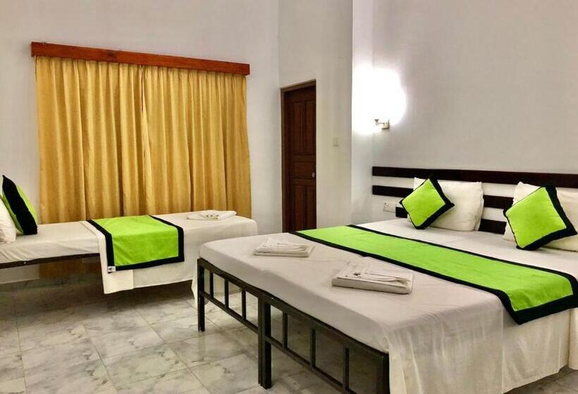 اتاق استاندارد سه نفره, Sundowners Guesthouse