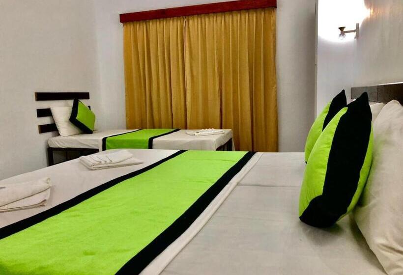 Habitación Triple Estándar, Sundowners Guesthouse