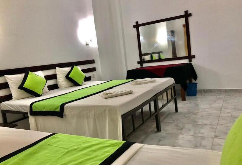 Habitación Triple Estándar, Sundowners Guesthouse