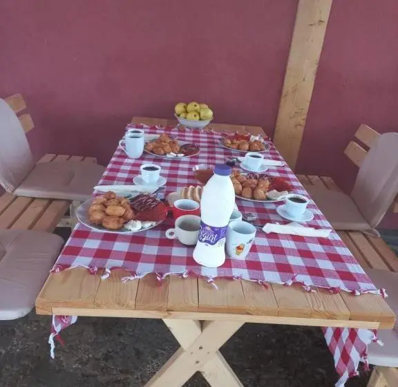اتاق استاندارد با سرویس بهداشتی مشترک, Apartmani Sobe Sljivancanin