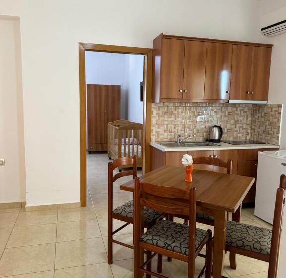 Habitació Quàdruple Estàndard amb Balconada, Aleksander Apart