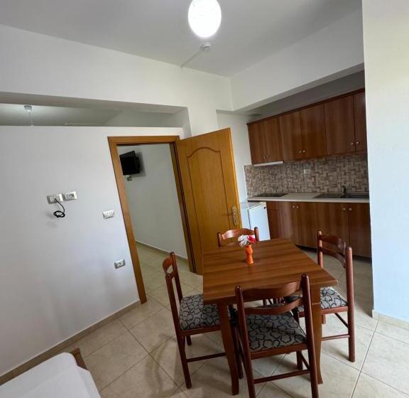 Habitació Triple Estàndard amb Balcó, Aleksander Apart