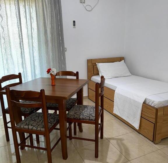 Habitació Triple Estàndard amb Balcó, Aleksander Apart