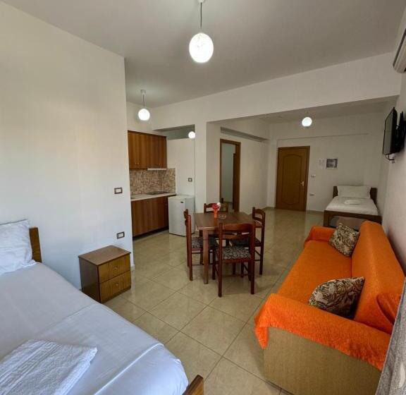 Quarto Familiar, Aleksander Apart