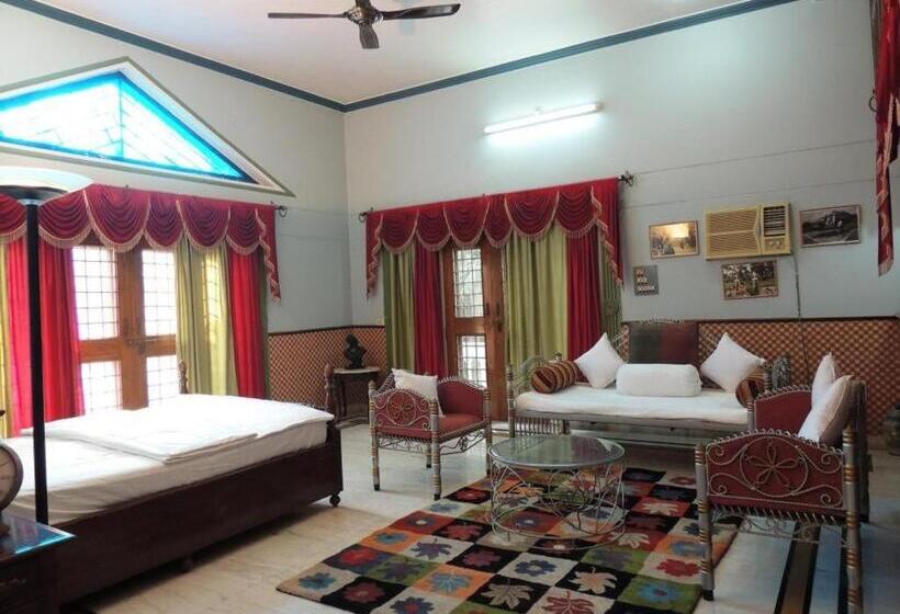 اتاق استاندارد با تخت بزرگ, Kunjpur Guest House