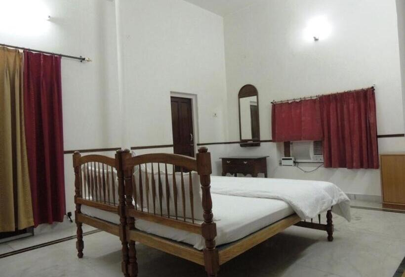 اتاق لوکس, Kunjpur Guest House
