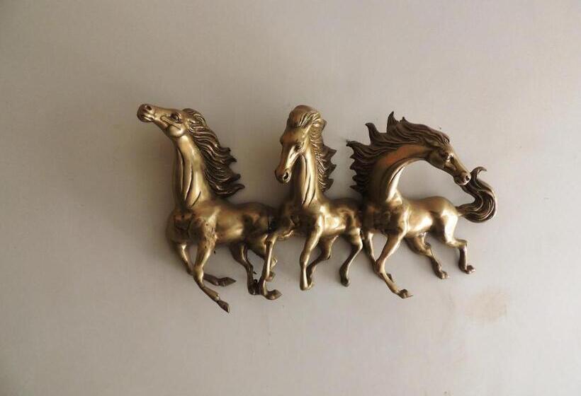 اتاق لوکس, Kunjpur Guest House