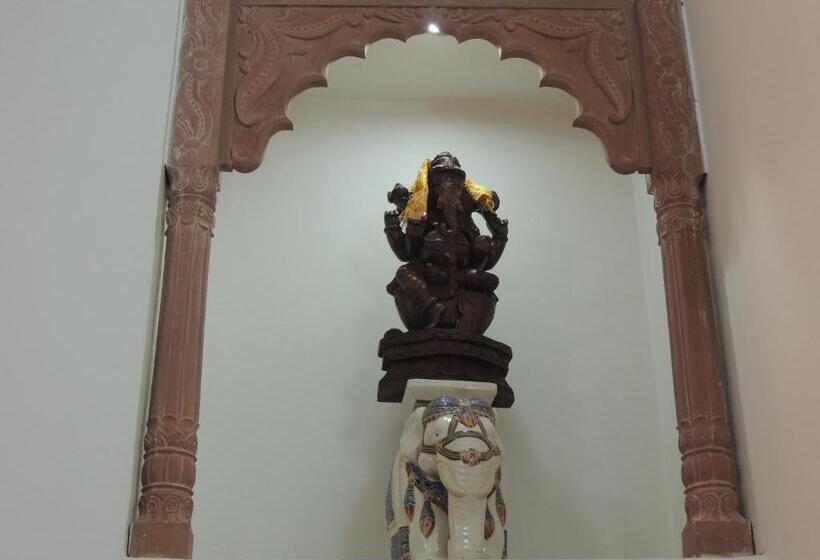 اتاق لوکس یک تخته, Kunjpur Guest House