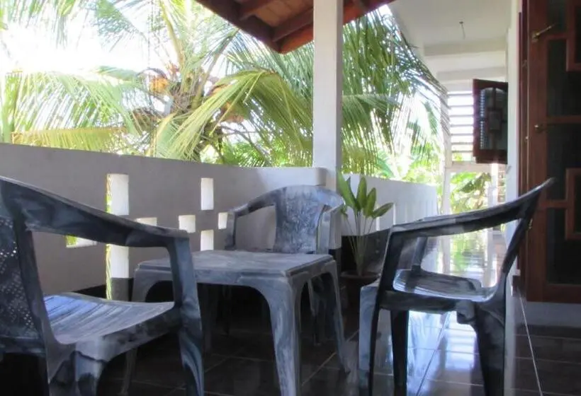 اتاق استاندارد سه نفره, Rainbow Guest House