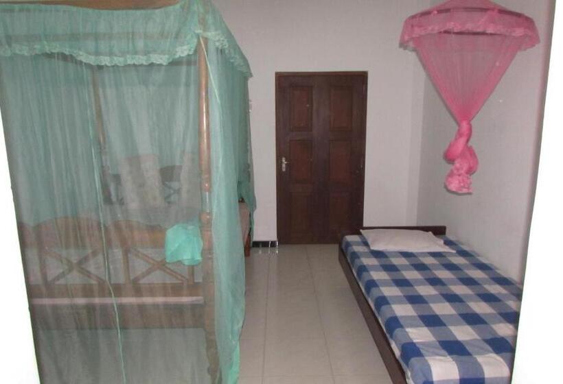 غرفة قياسية ثلاثية, Rainbow Guest House