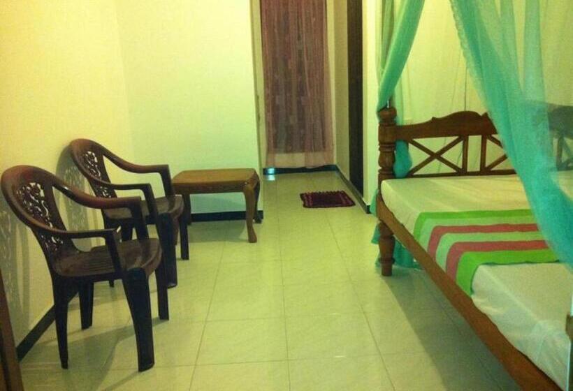 اتاق استاندارد سه نفره, Rainbow Guest House