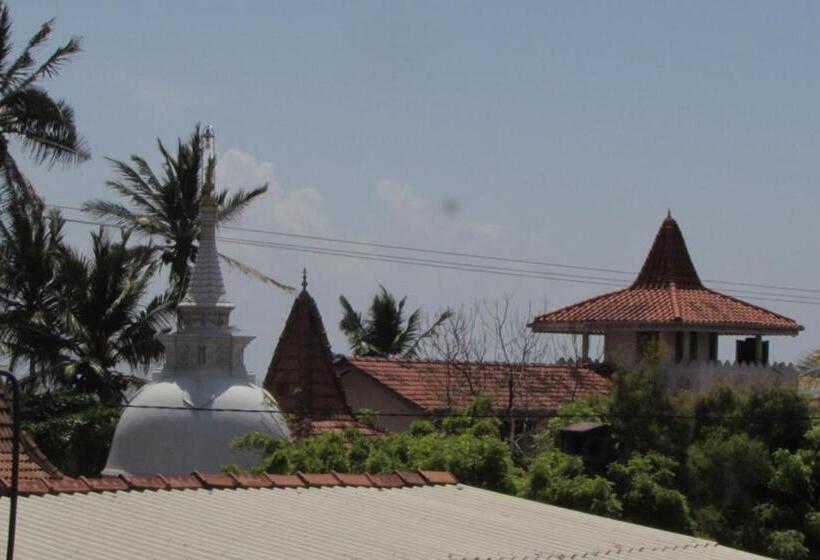 اتاق خانوادگی, Rainbow Guest House
