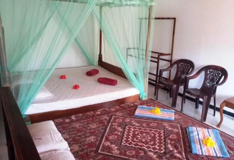 اتاق خانوادگی, Rainbow Guest House