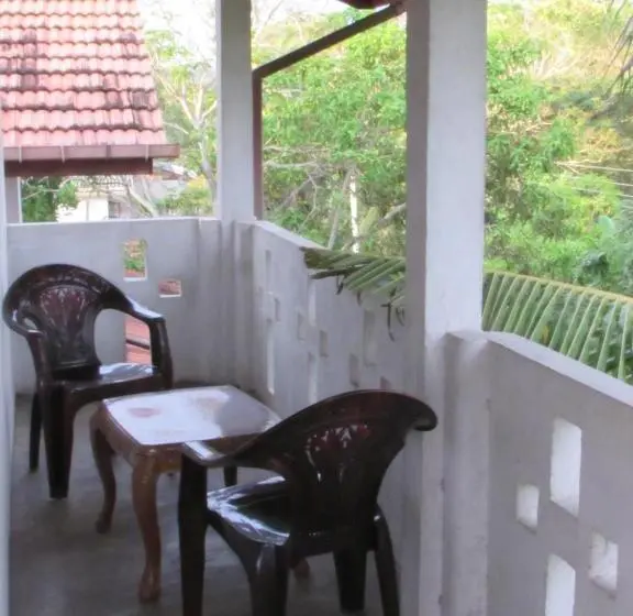 اتاق راحتی سه تخته, Rainbow Guest House