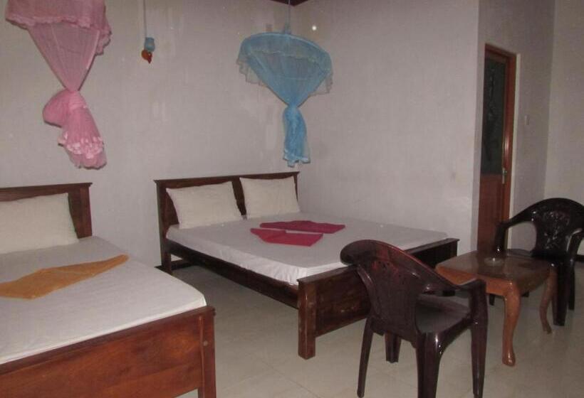 Quarto Triplo Comfort, Rainbow Guest House