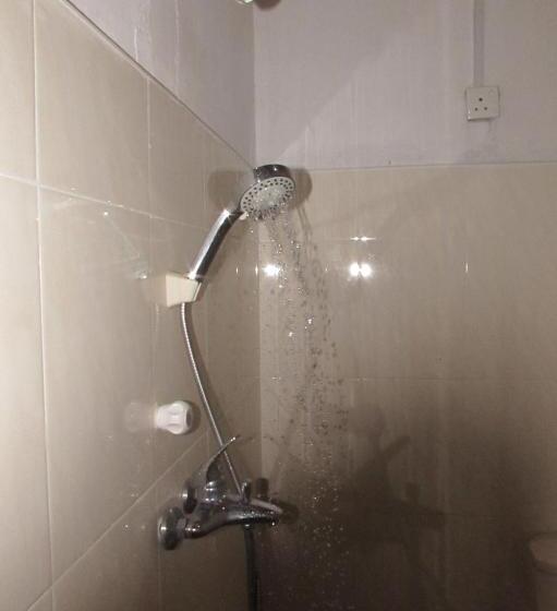 اتاق راحتی سه تخته, Rainbow Guest House