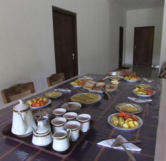 غرفة قياسية ثلاثية, Rainbow Guest House