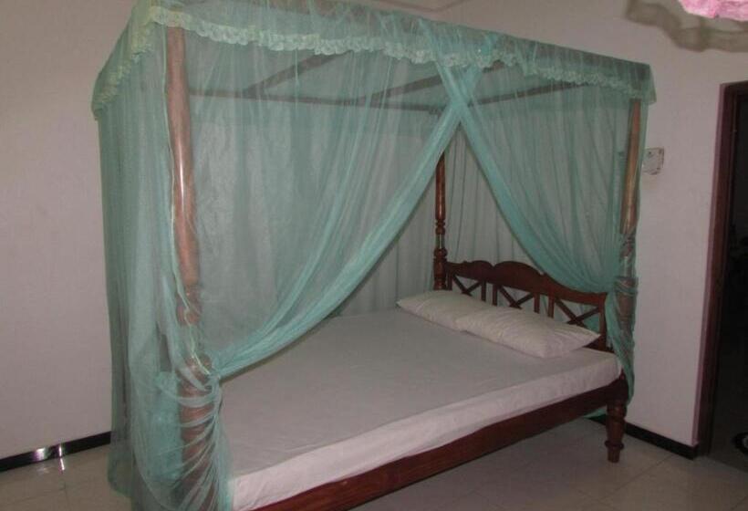 اتاق استاندارد سه نفره, Rainbow Guest House