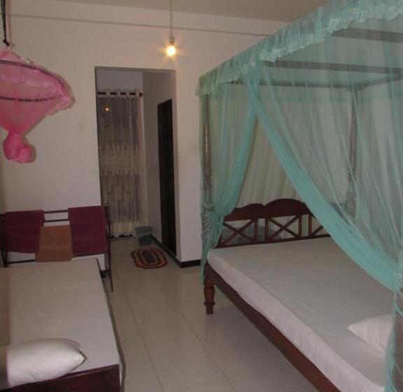غرفة قياسية ثلاثية, Rainbow Guest House