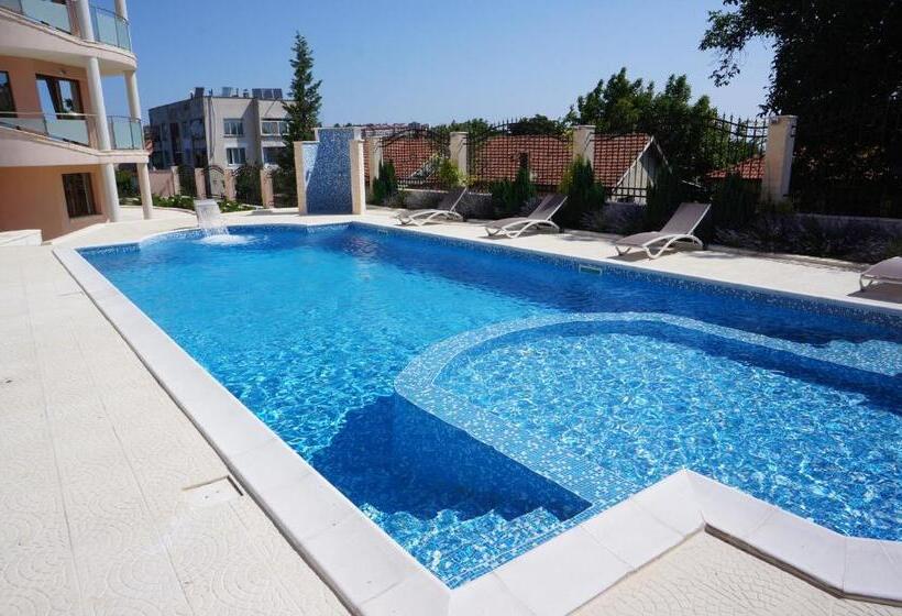 Апартаменты 2 Спальни, Vello Apartments