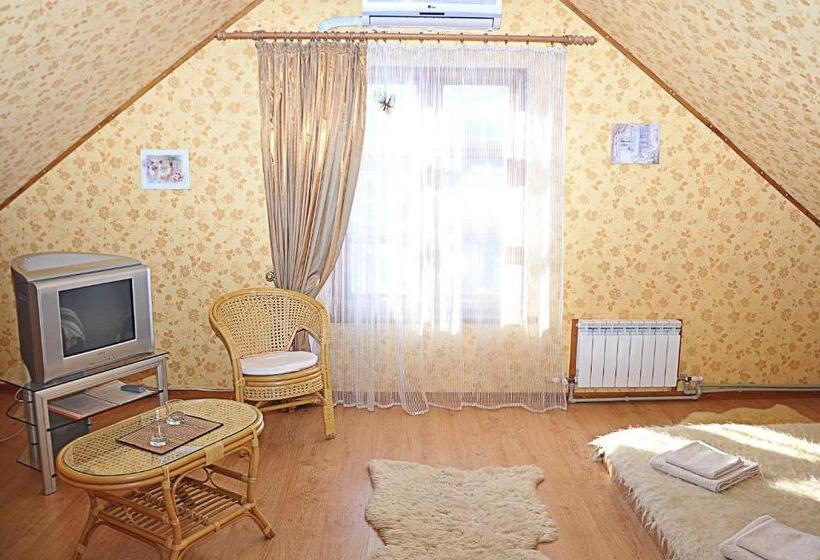 سوییت جونیور, Slavyanskiy Club