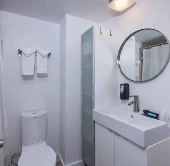 クイーンサイズベッドのスタンダードルーム, Stones Throw