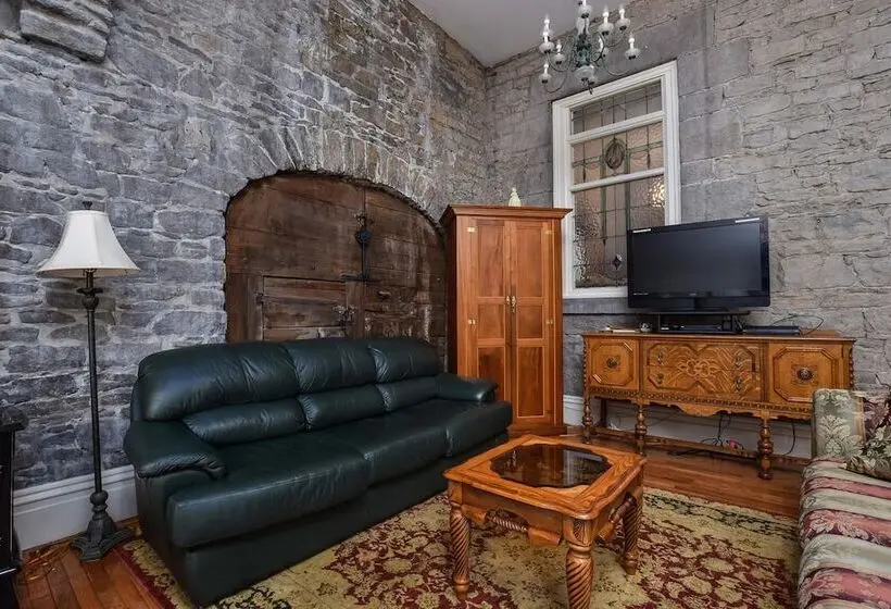 سوییت, Noble Waterfront Suites