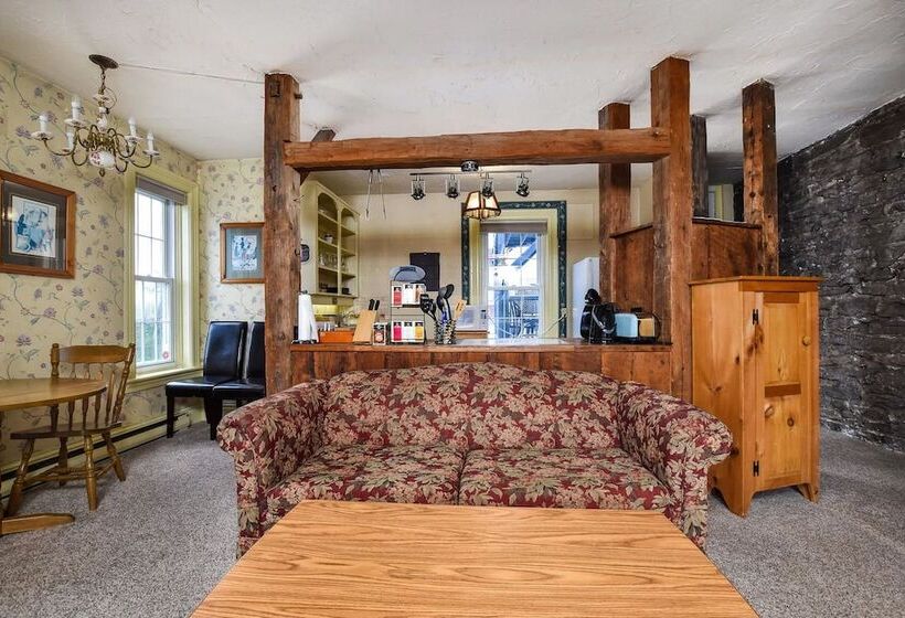 جناح دور أخير, Noble Waterfront Suites