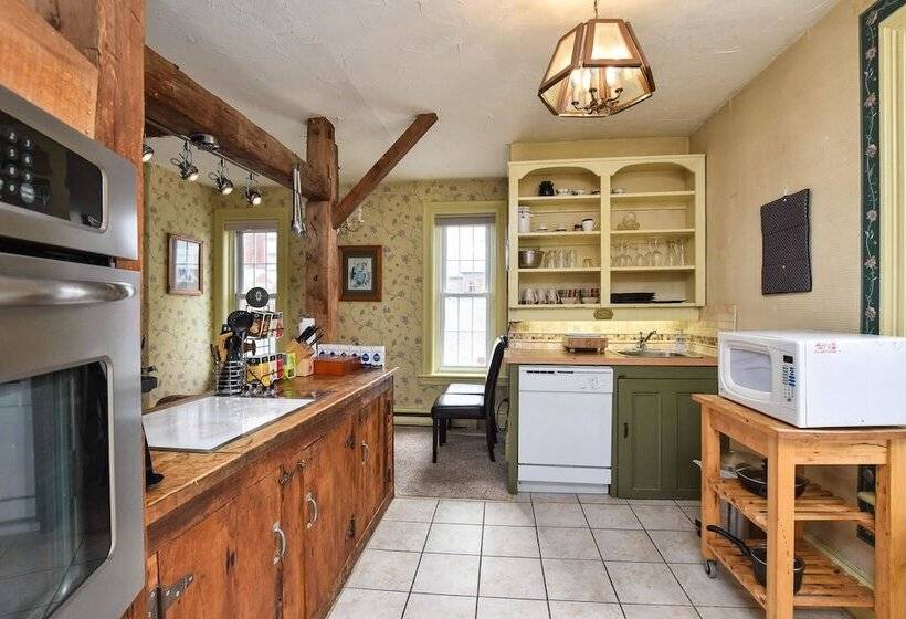 جناح دور أخير, Noble Waterfront Suites