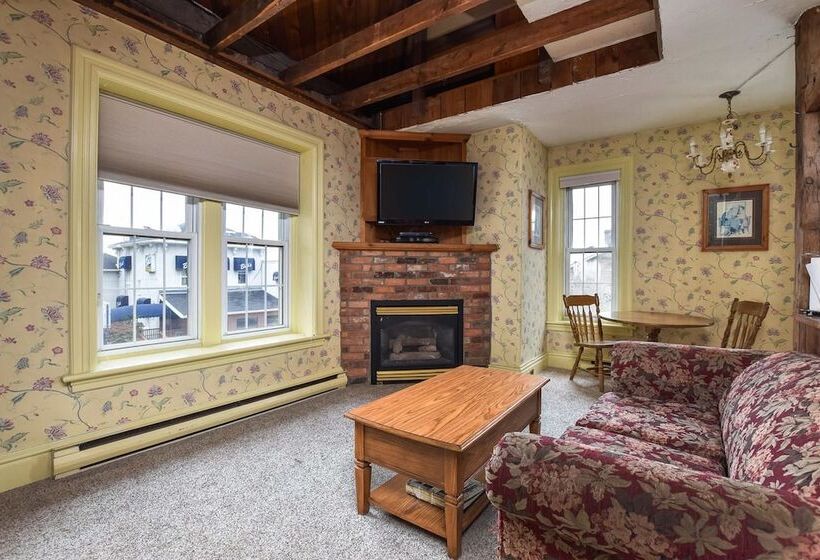 جناح دور أخير, Noble Waterfront Suites