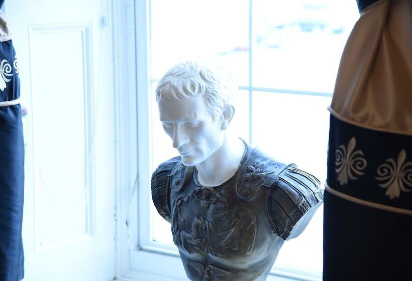 جناح دور أخير, Noble Waterfront Suites