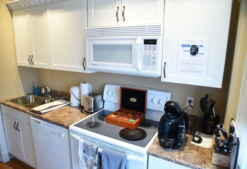 سوئیت پنت هاوس, Noble Waterfront Suites
