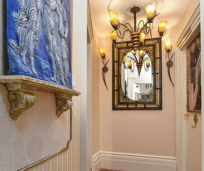 جناح دور أخير, Noble Waterfront Suites