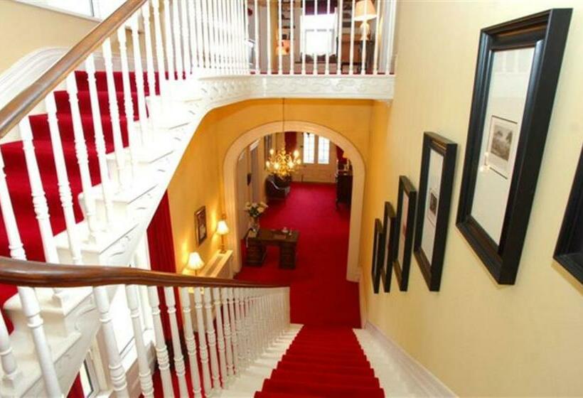 غرفة سوبيريور, Knockeven House