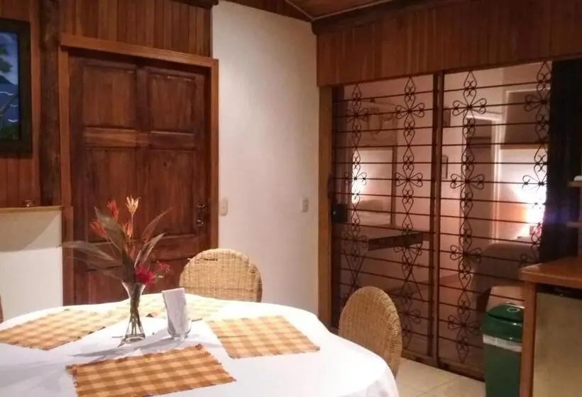 スタンダードバンガロー, Casa Aba Matapalo