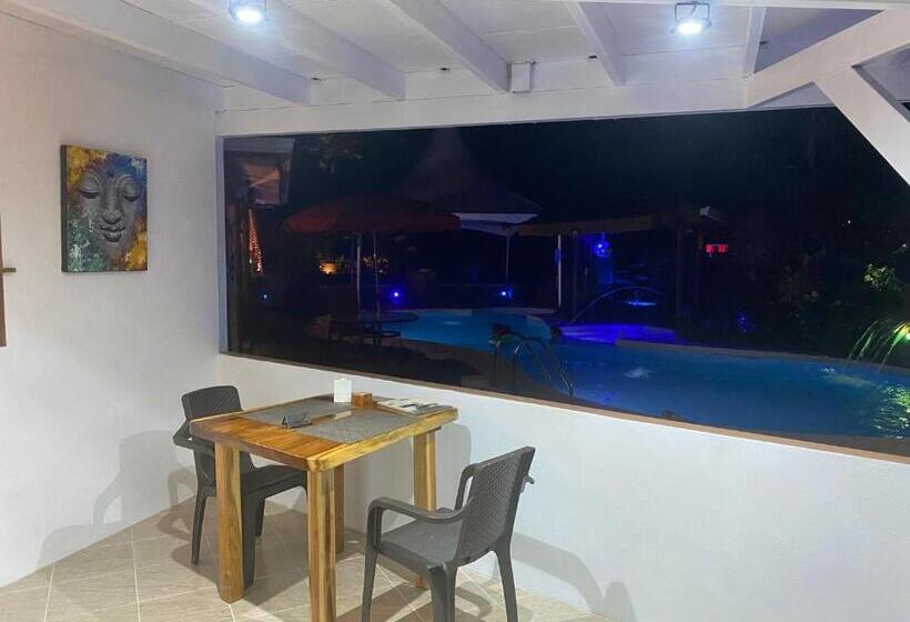 غرفة قياسية مطلّة علي حمام السباحة, Casa Aba Matapalo