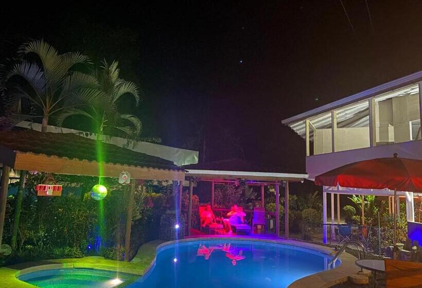 غرفة قياسية مطلّة علي حمام السباحة, Casa Aba Matapalo