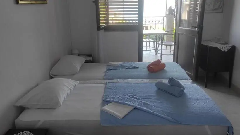 اتاق سه‌نفرۀ استاندارد با سرویس بهداشتی بیرون از اتاق, Guest House Ivo Jovanovic