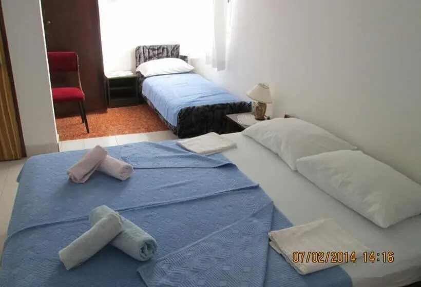 اتاق سه‌نفرۀ استاندارد با سرویس بهداشتی بیرون از اتاق, Guest House Ivo Jovanovic