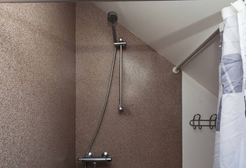 استودیوی استاندارد, Guesthouse Andrea