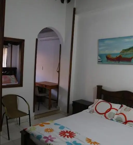 Perhehuone, Hostal Pelikan Taganga