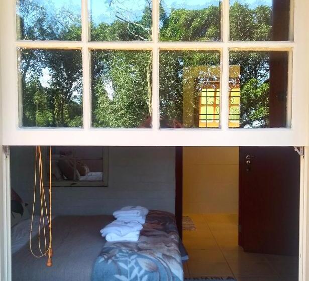 جناح, Nas Nuvens Hospedaria