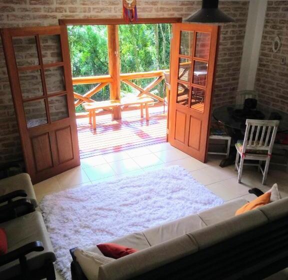 جناح, Nas Nuvens Hospedaria